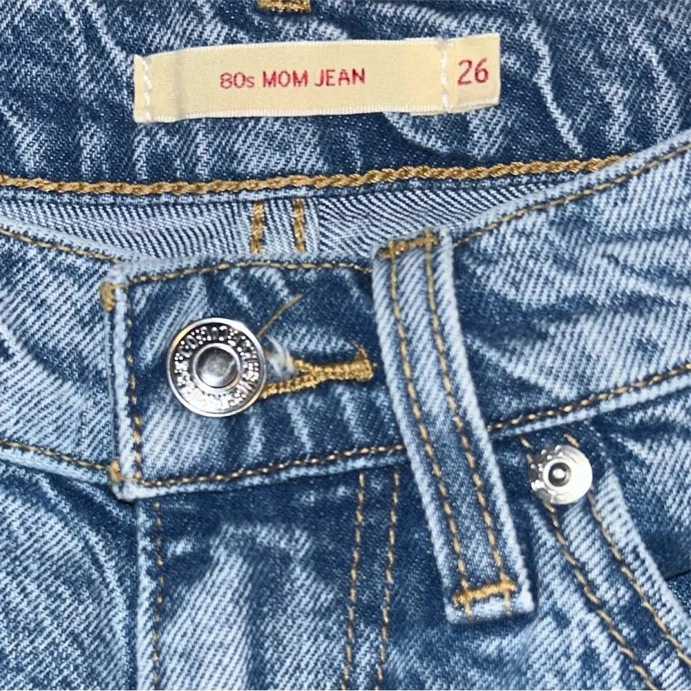 Levi's Blue Cropped Ankle Jeans Relaxed Fit 80’s Mom Jean - Picture 5 of 5